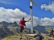 04 Alla croce di vetta di Cima Val Pianella (2349 m)